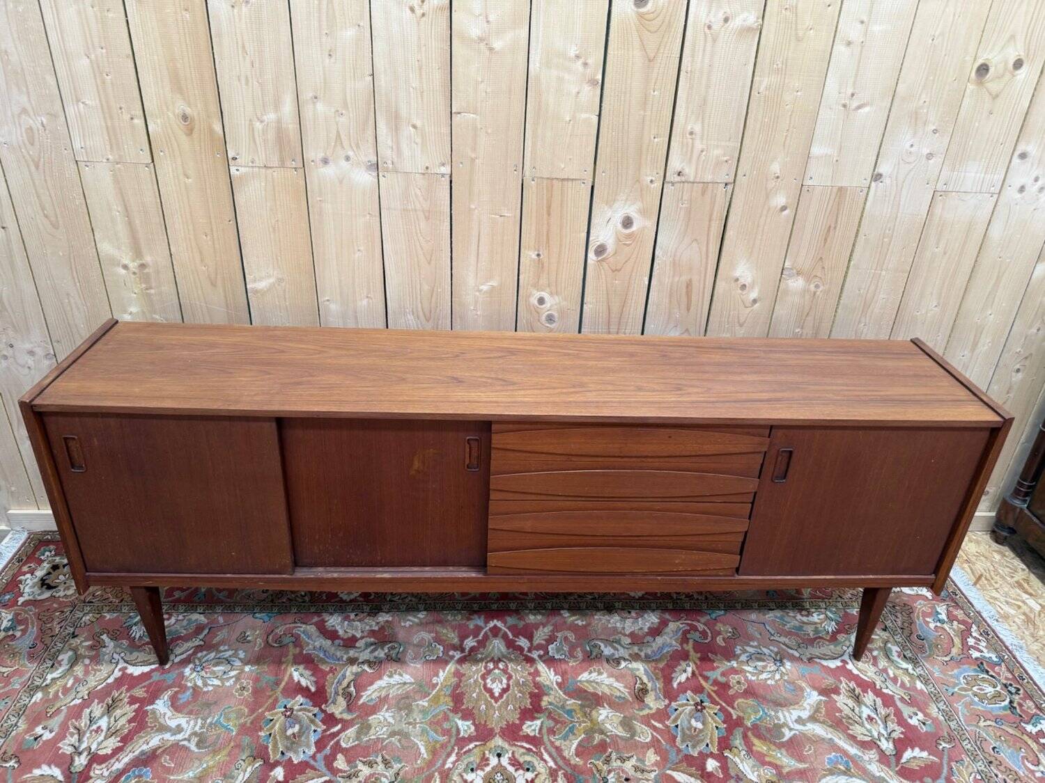 Enfilade scandinave de style danois en teck massif et placage, années 1960