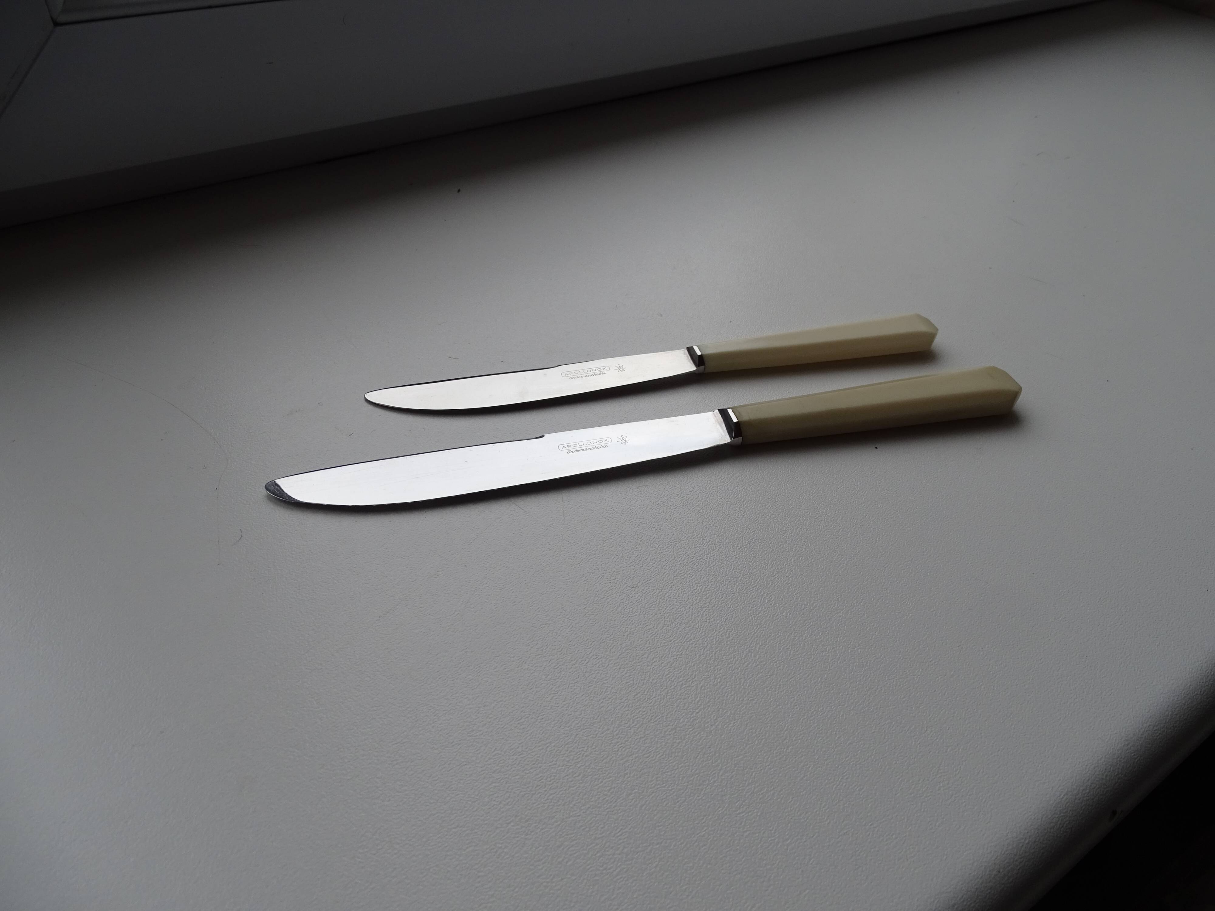 24 Art Deco knives Apollonox bakelite and stainless steel handles in case