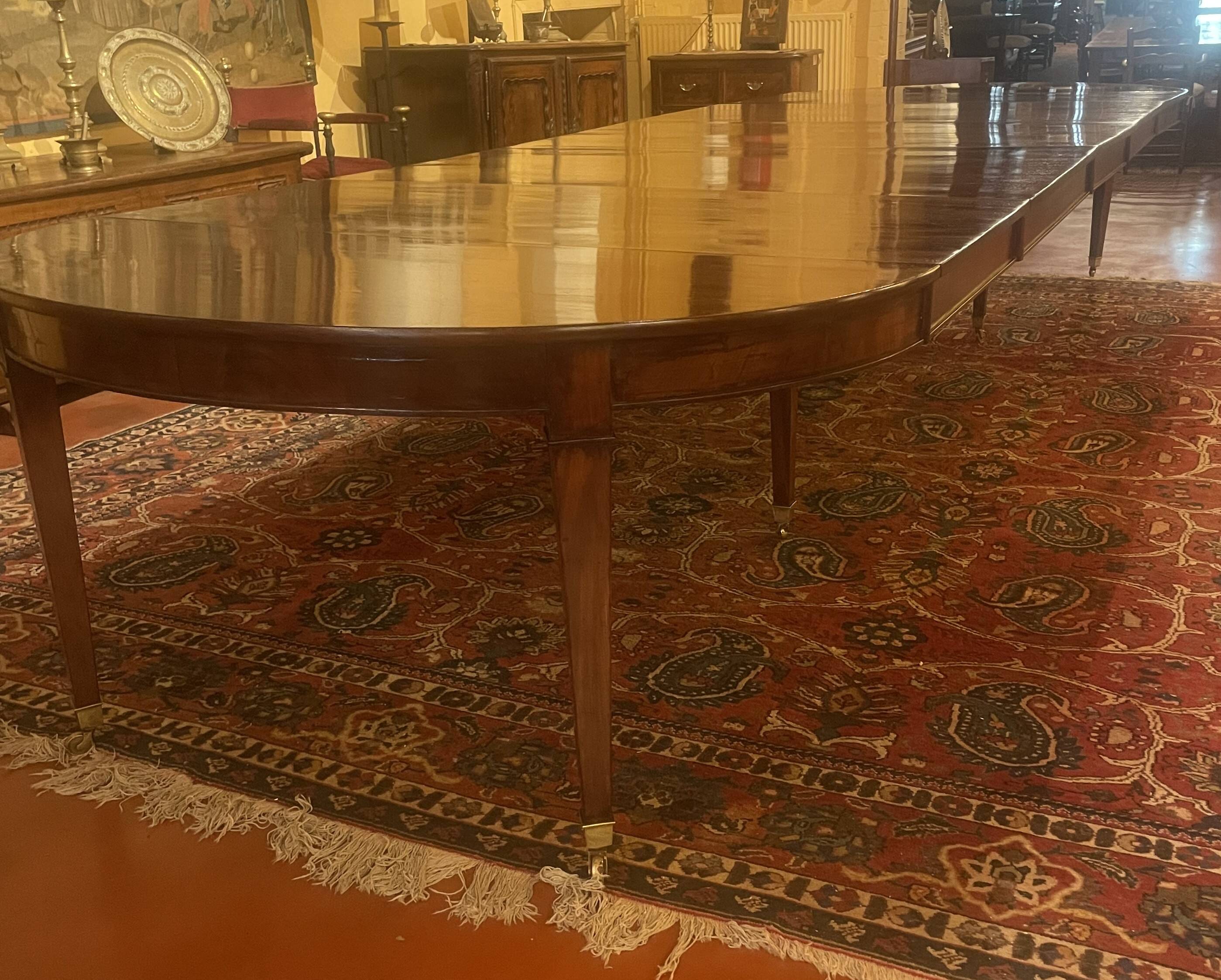 Extensible dining table from the Louis XVI period in mahogany with a banded top.