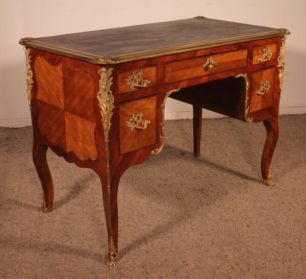 Petit Bureau Plat Double Face En Bois De Rose de style Louis XV du 19° sièc