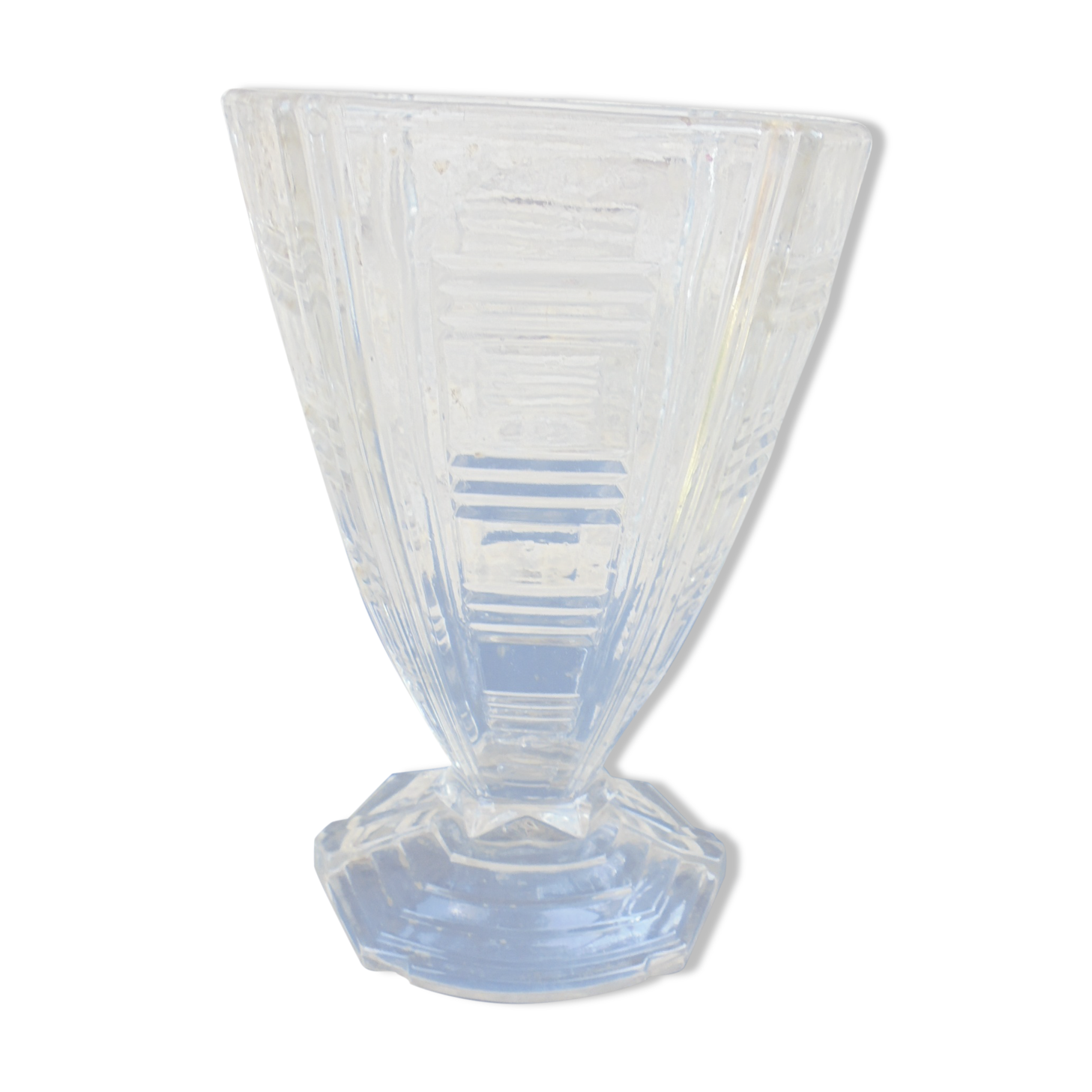 Art Deco vase in cut glass