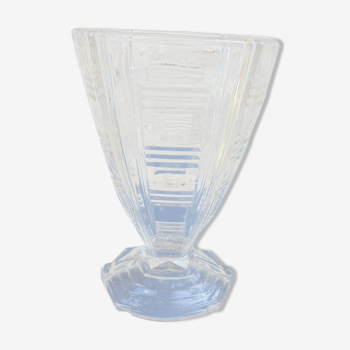 Art Deco vase in cut glass