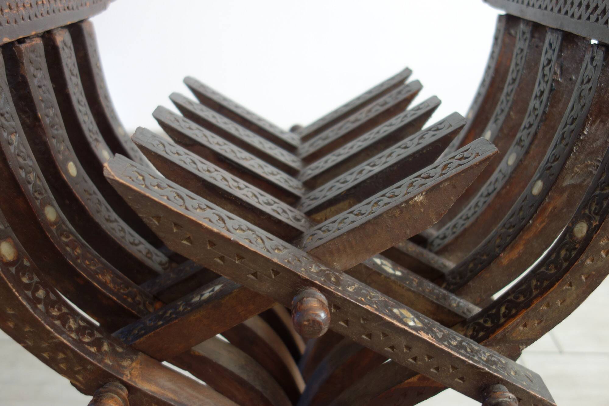 Syrian curule seat in walnut and mother-of-pearl, 19th century.