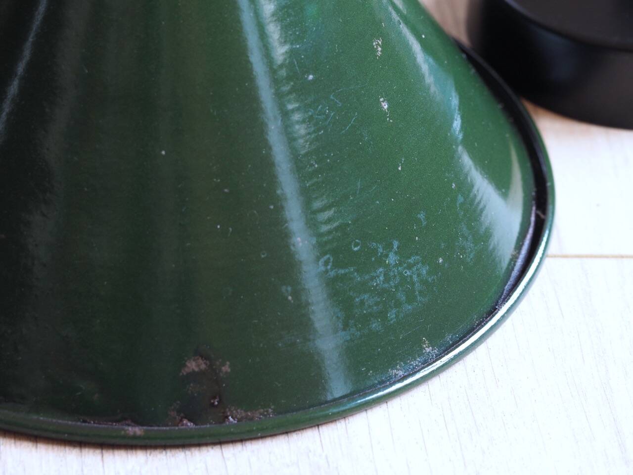 Old workshop enameled sheet metal pendant light - raises and lowers