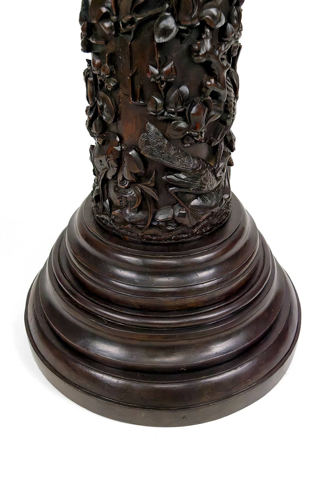 Important high Asian column / saddle in carved wood, circa 1880, Indochina