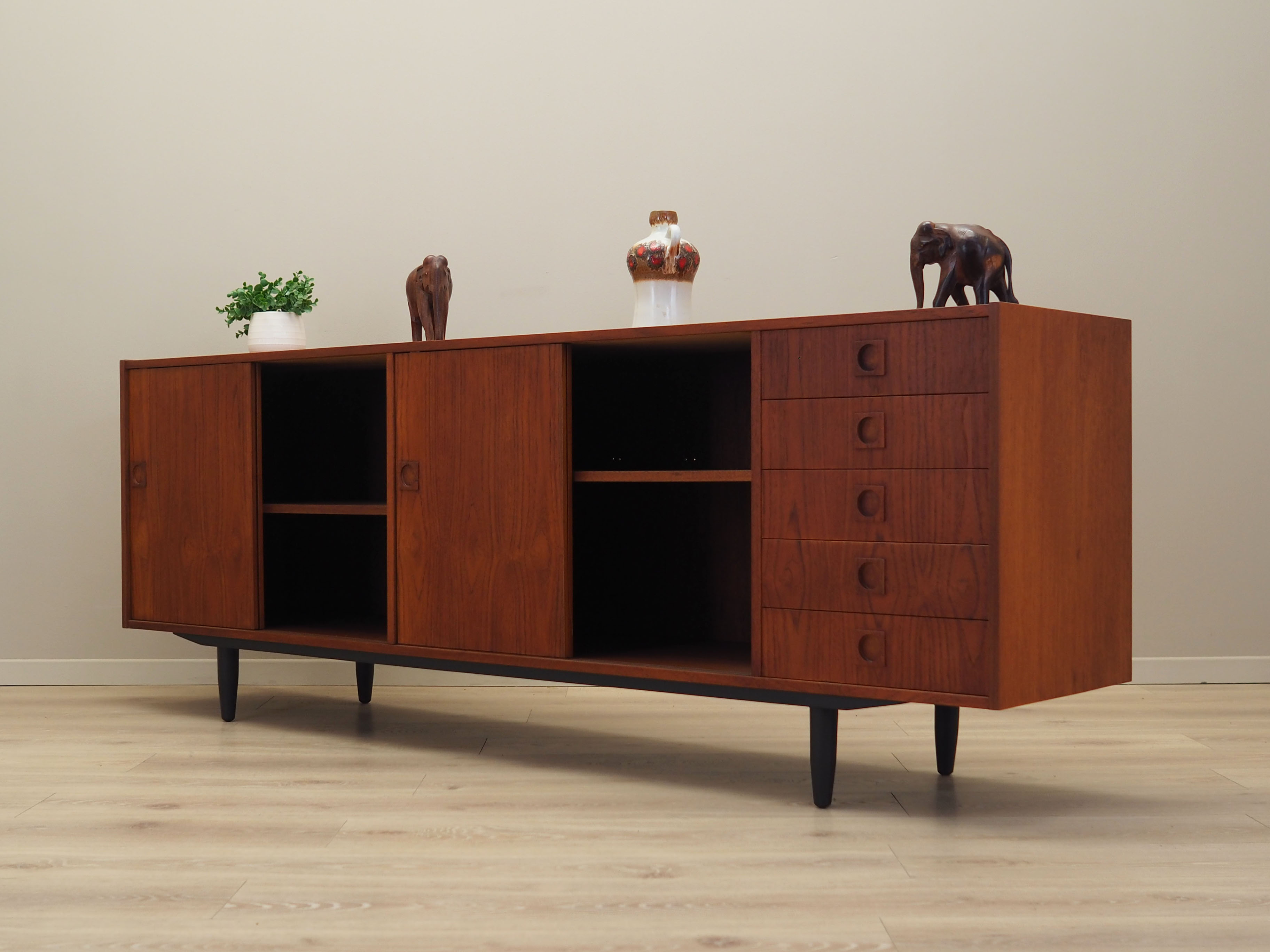 Teak sideboard, Danish design, 1970s, manufacturer: Farsø Møbelfabrik