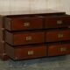 Commode vintage anglo-indienne en bois dur avec incrustations en laiton