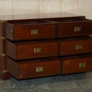 Commode vintage anglo-indienne en bois dur avec incrustations en laiton