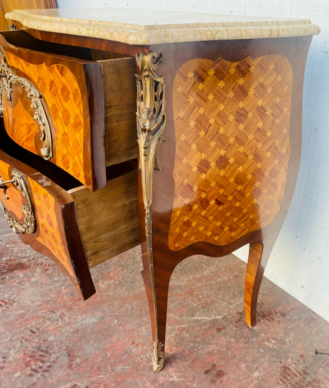Curved chest of drawers Louis XV style marquetry with cube bottom XX century