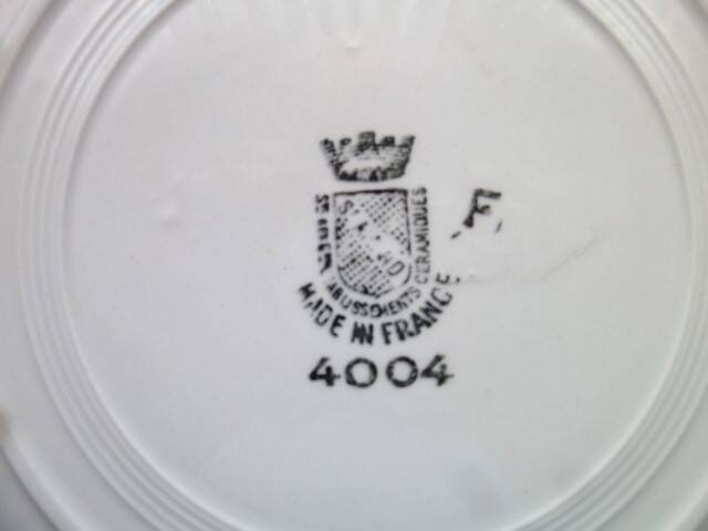 6 flat plates from Saint Amand earthenware Model 4004