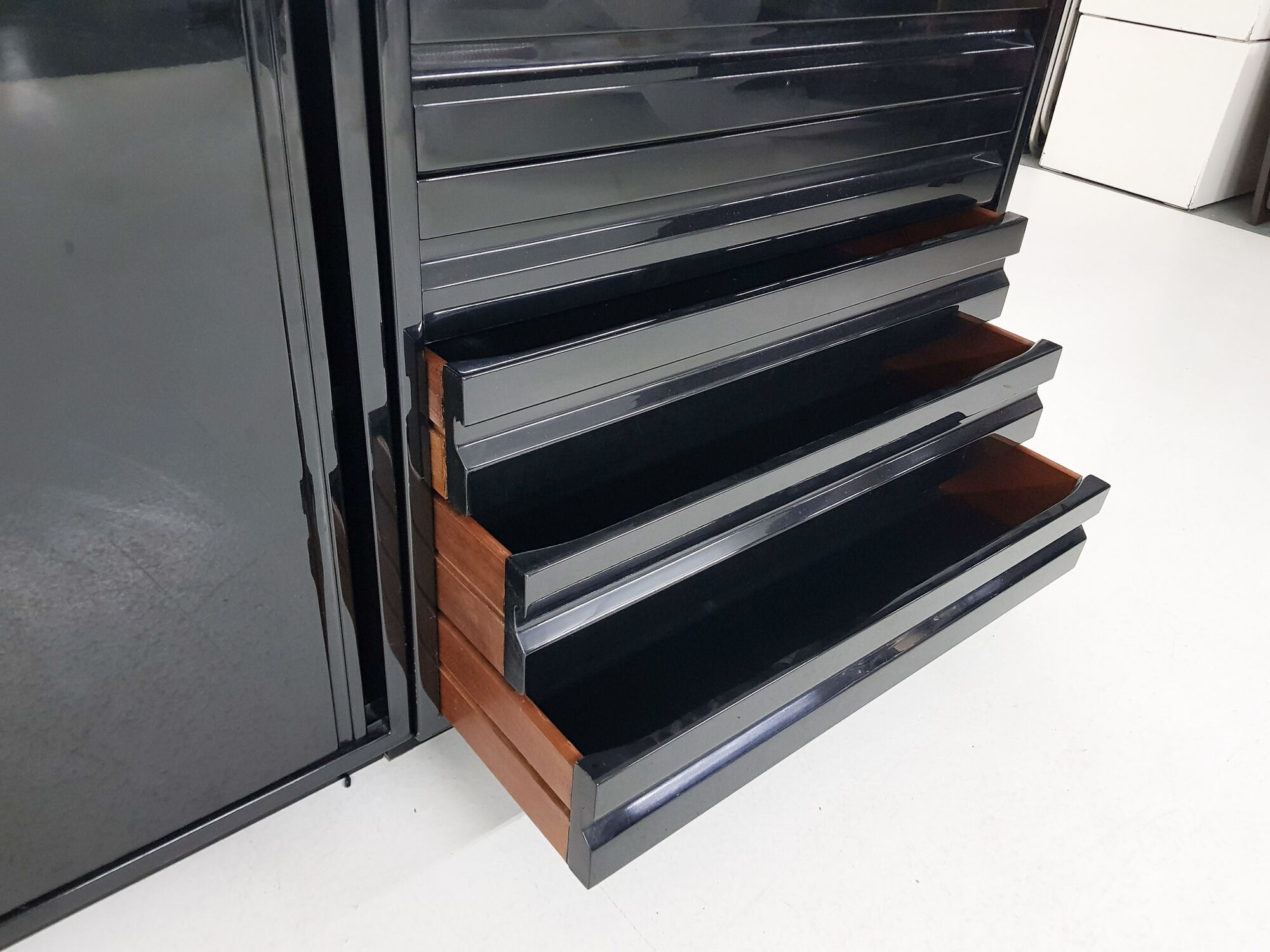 Osvaldo Borsani for Tecno "Model SE" Black Piano Gloss Sideboard, Italy 1951