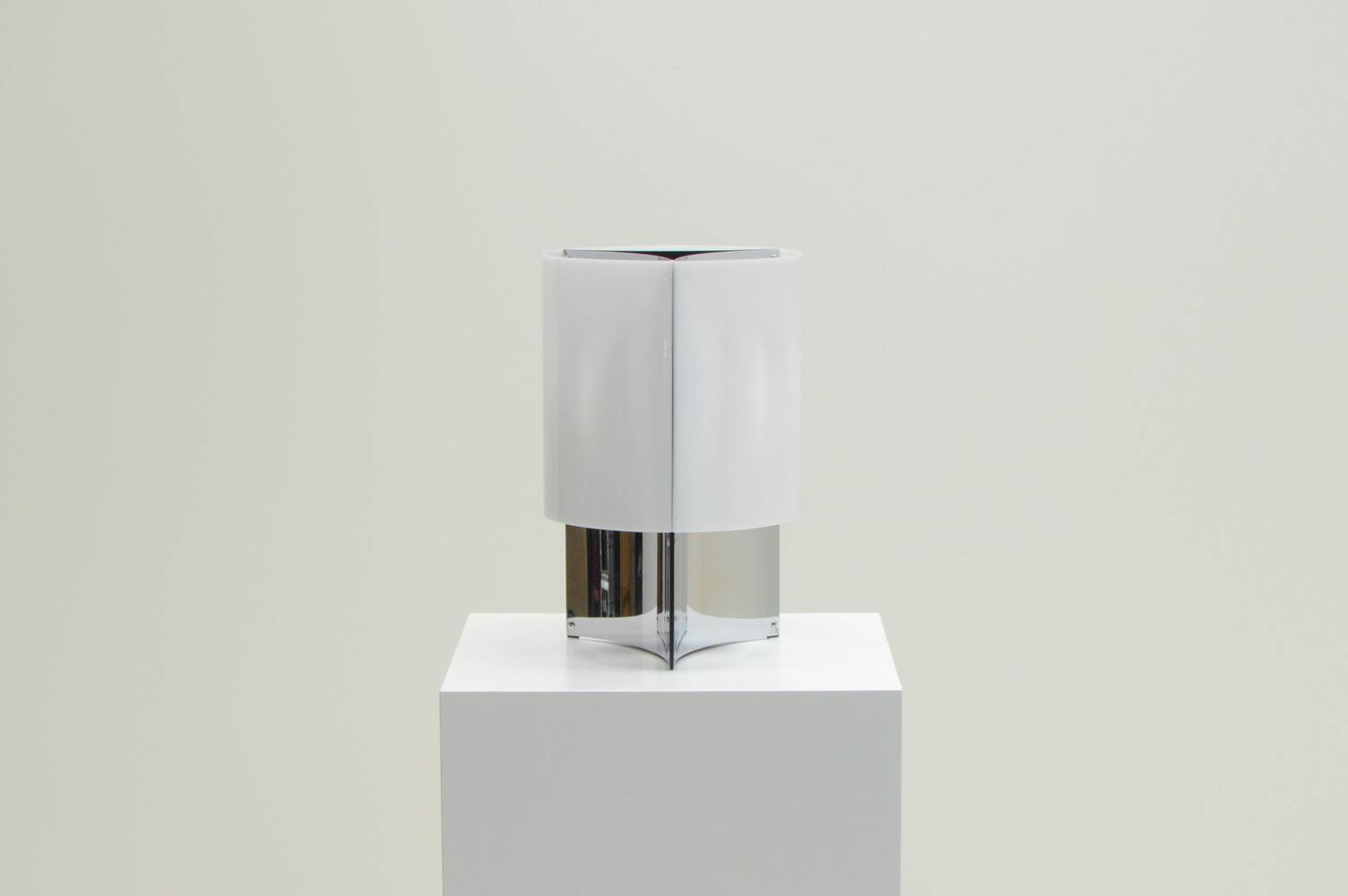 Model 526/p table lamp by Massimo Vignelli for Arteluce, 1960s Italy.