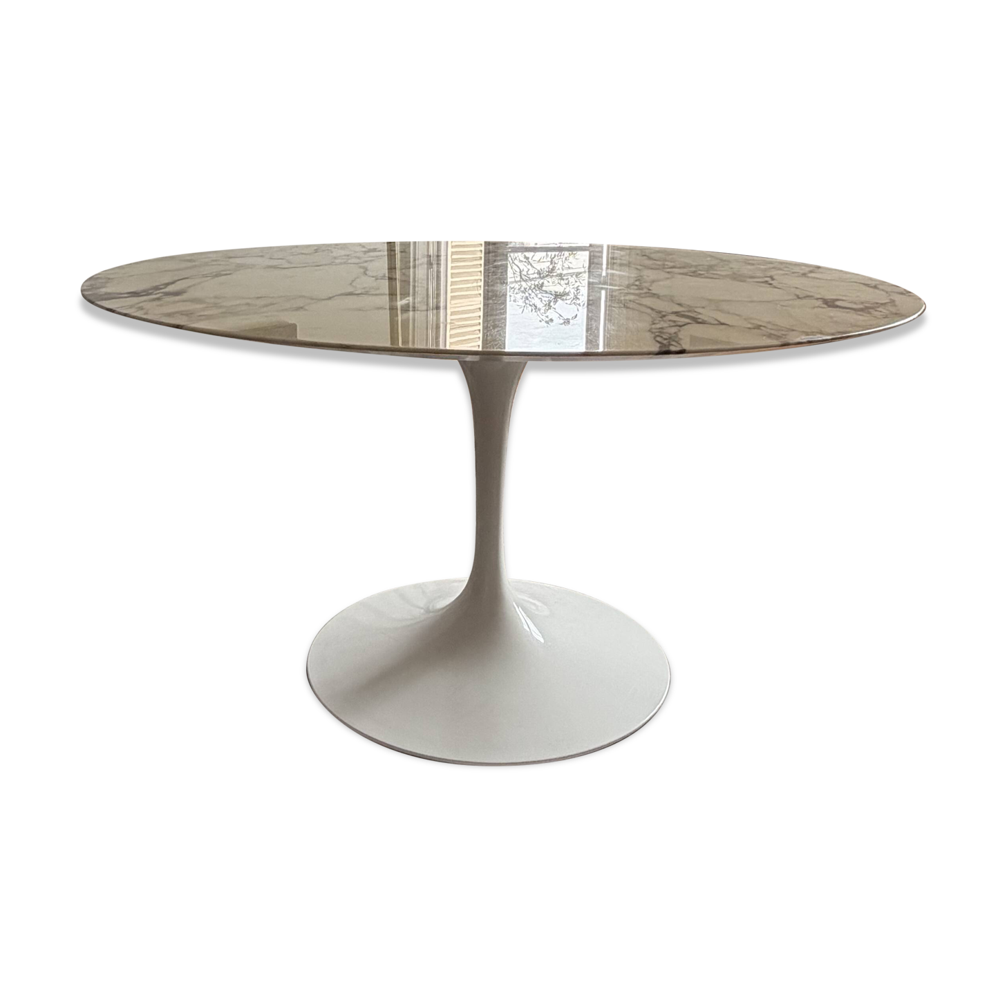 Knoll round table in marble