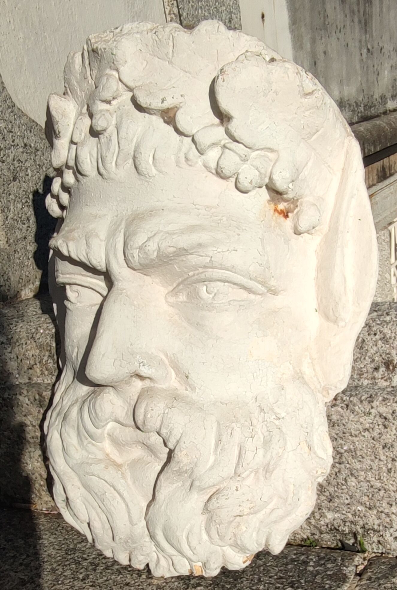 Old plaster face/antique décor