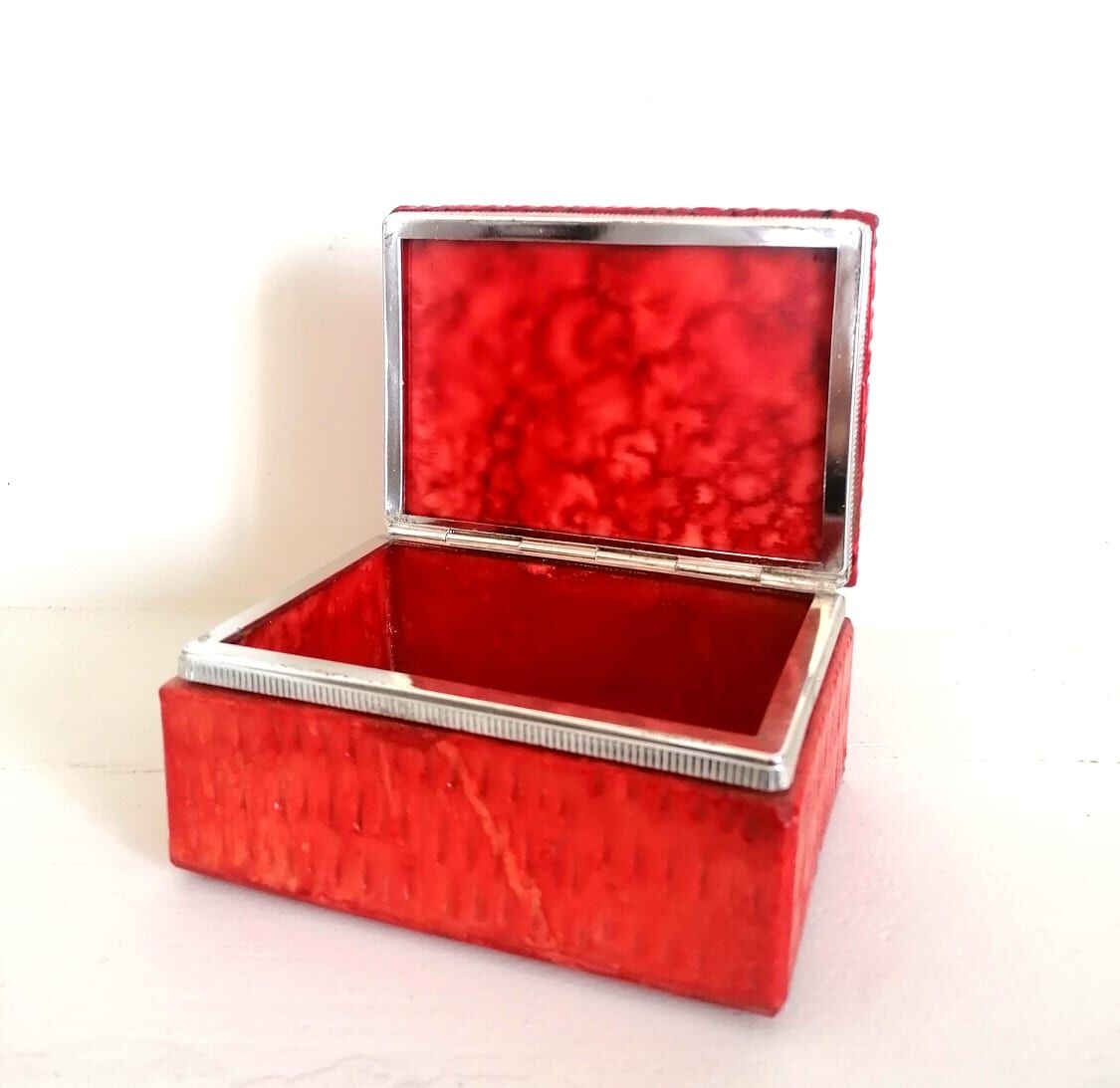 Resin smoker's kit, 1970
