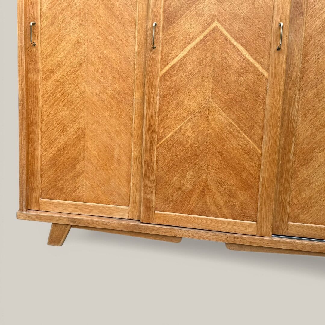 Armoire parisienne penderie porte coulissante chêne brut massif 1960