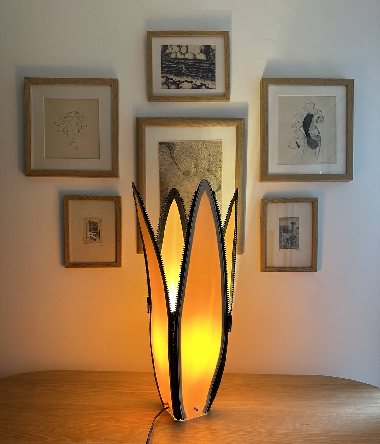 Large vintage PopArt zipped lamp. Italy, 1980s.