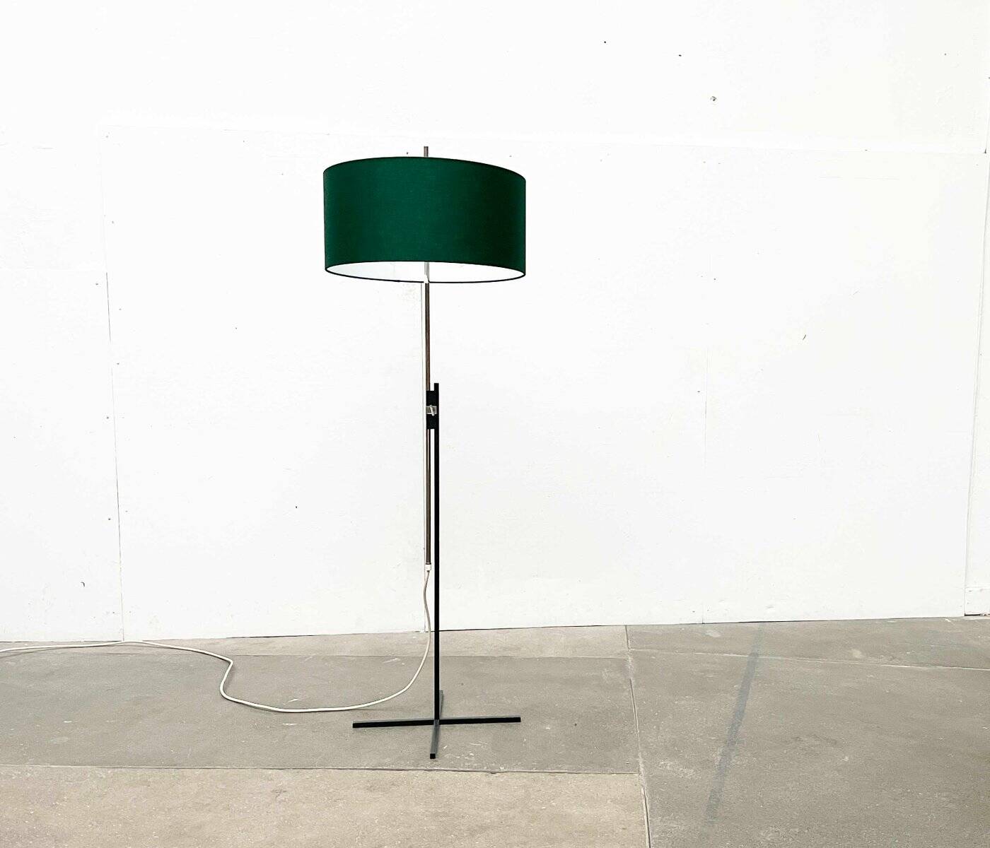 Mid-century minimalist floor lamp by Kaiser Leuchten, 1960s.