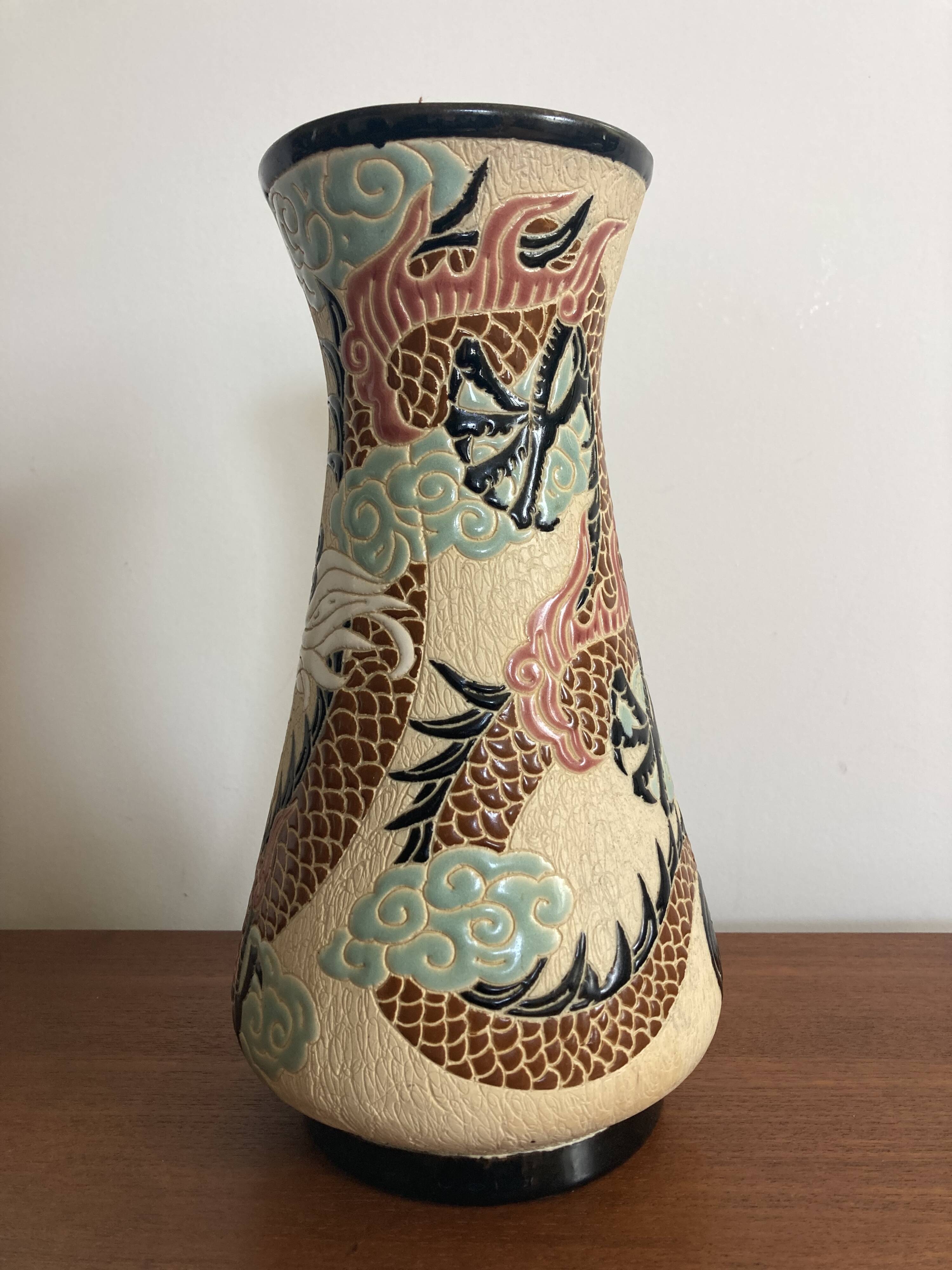 Vase Dragon