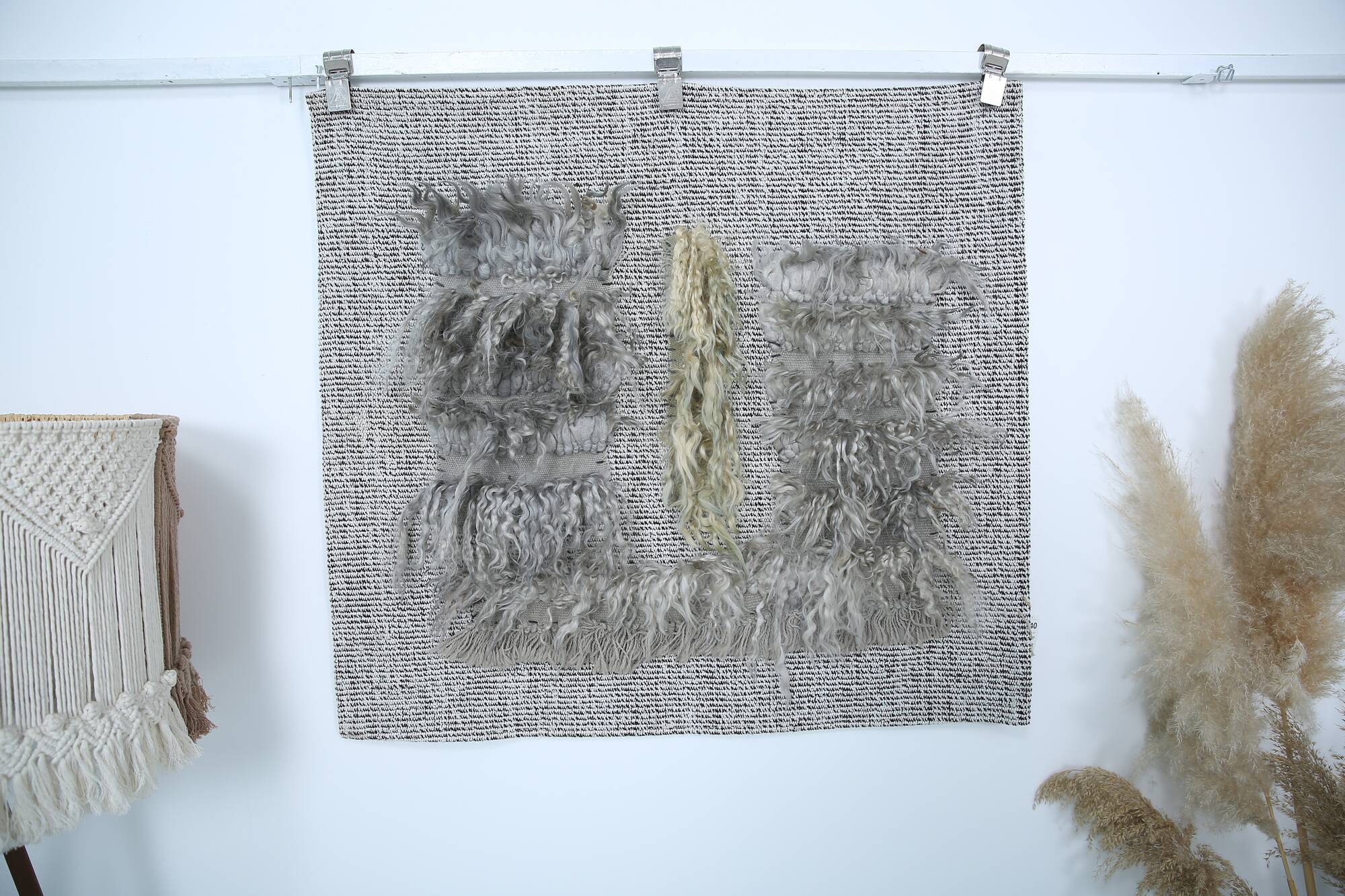 Tapis Mural Vintage Texturé en Laine Naturelle – Tons Gris & Crème, 90x98