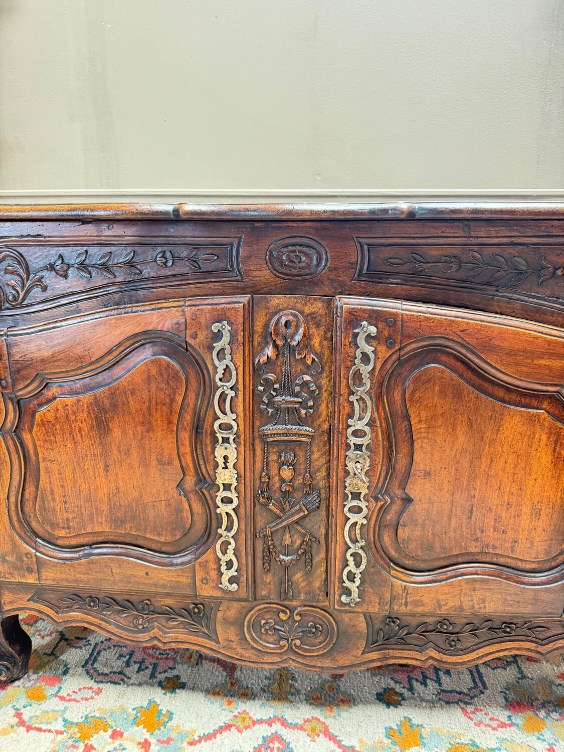 Buffet provençal en noyer d’époque Louis XV XVIII