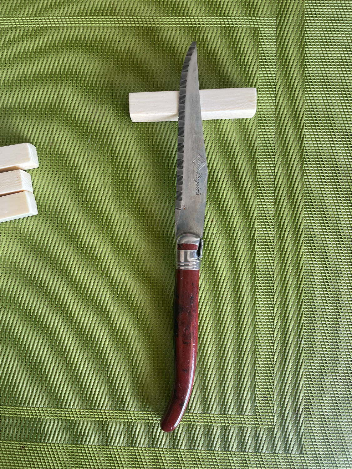 Set of 12 vintage knife rests in polished bone - ivory look, minimal