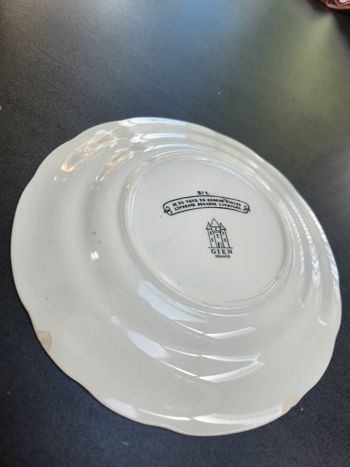 4 talking dessert plates Gien: Riddles