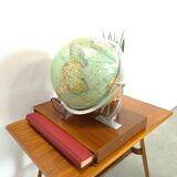 Glazen globe Columbus Paul Oestergaard met atlas en lamp