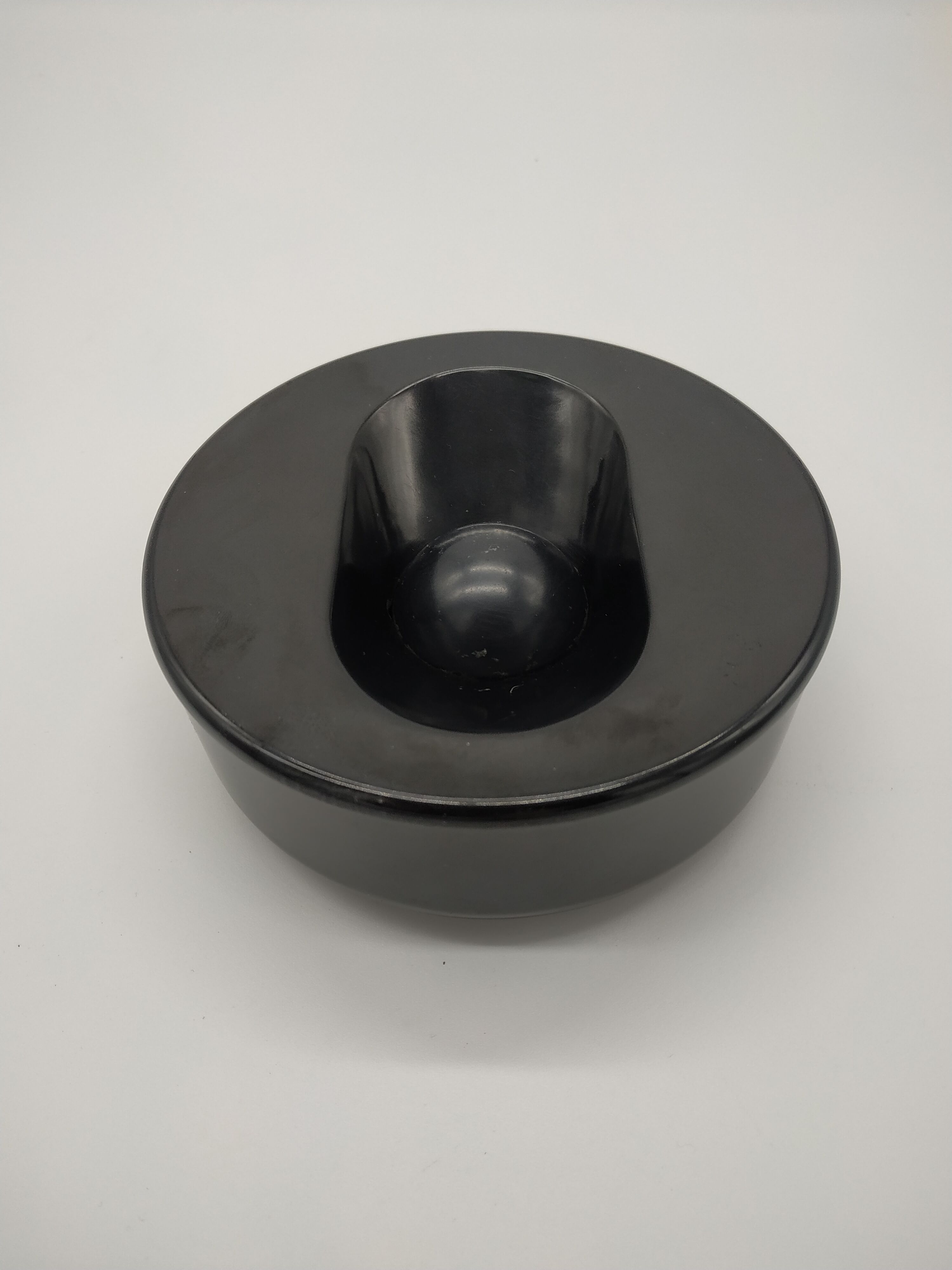 Manade ashtray from designer jean René Talopp for Samp design in 1972