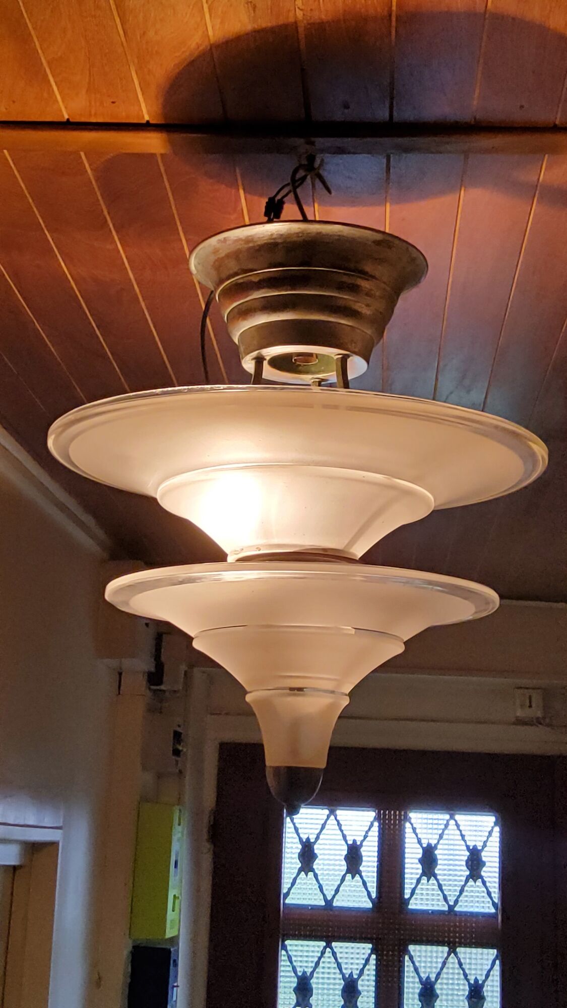 Art Deco chandelier in bronze and silvered brass double sink in opalescent glass