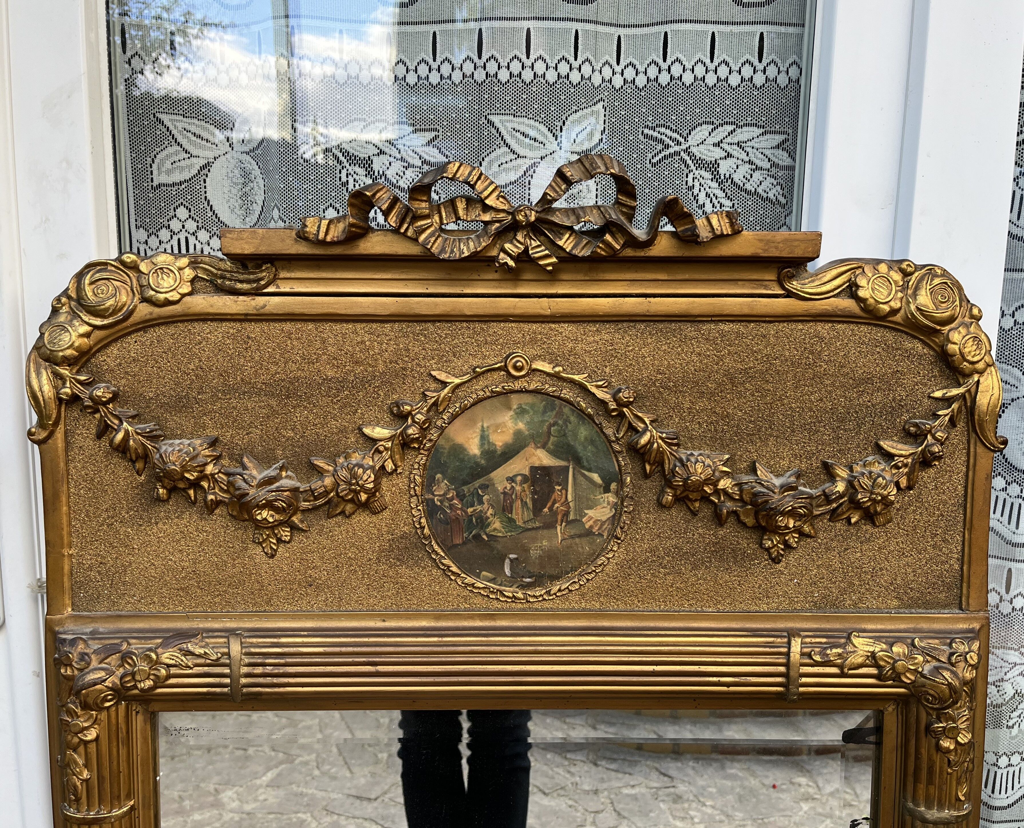 Miroir ancien en bois doré 128 x 68 cm