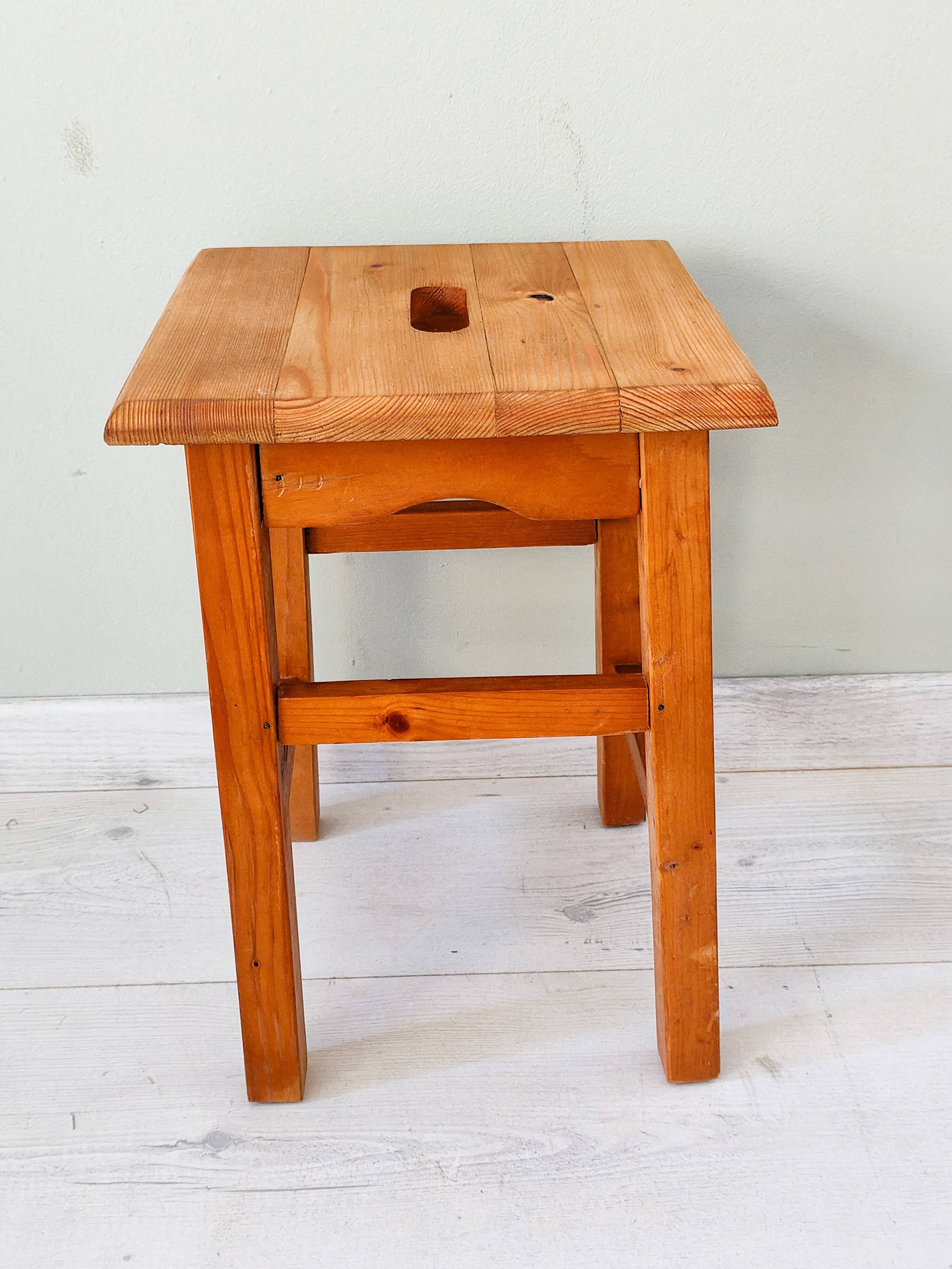 Rustic stool in solid pine
