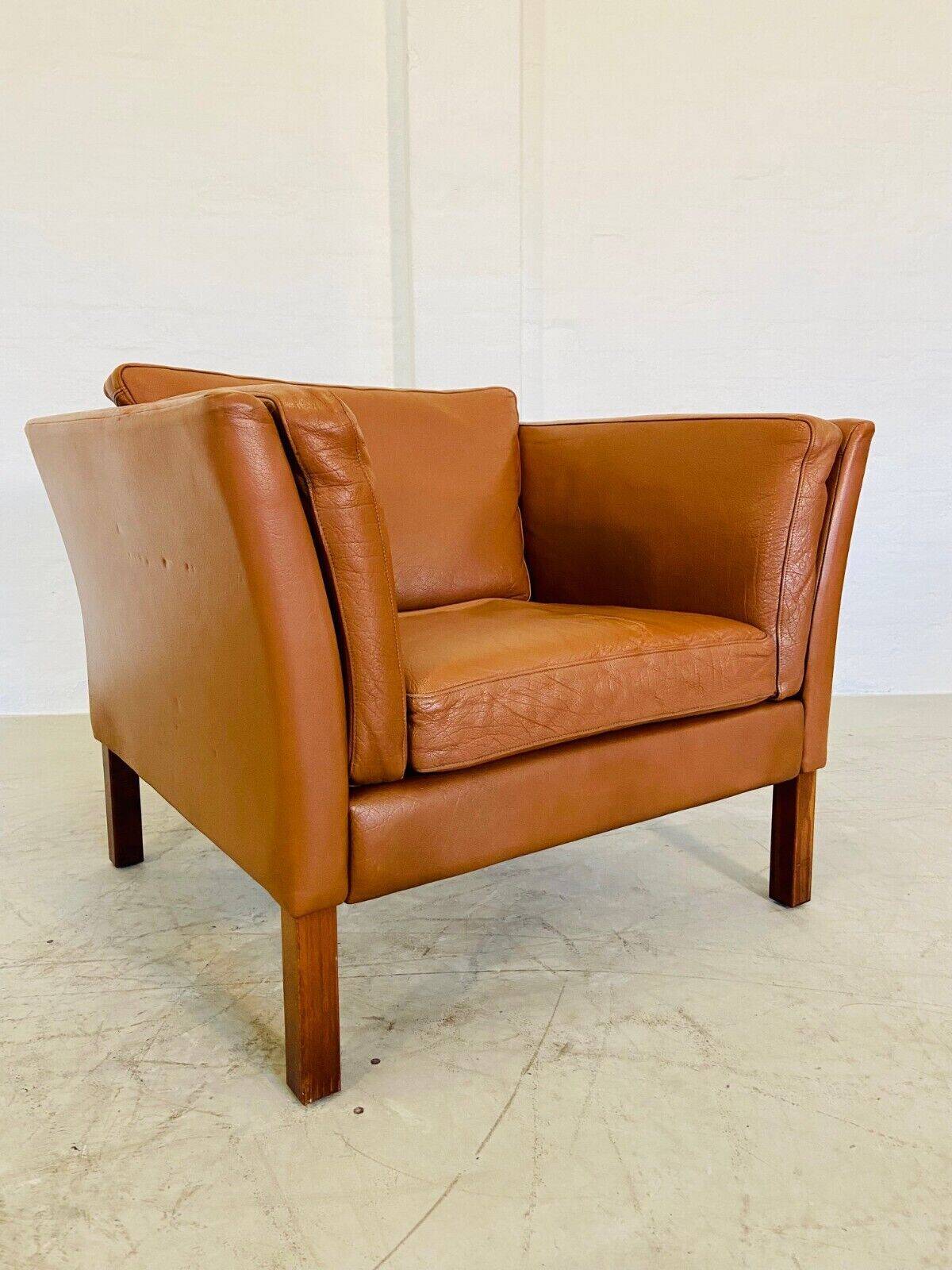 Fauteuil lounge scandinave vintage en cuir cognac, style milieu du siècle
