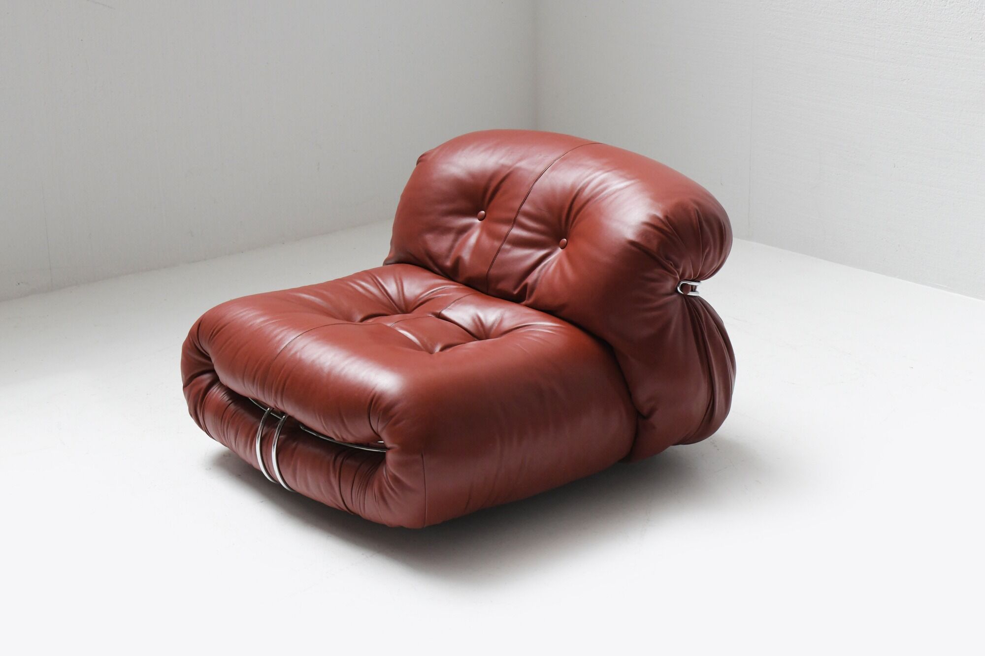 Vintage Soriana set in red leather by Afra e Tobia Scarpa for Cassina Italy