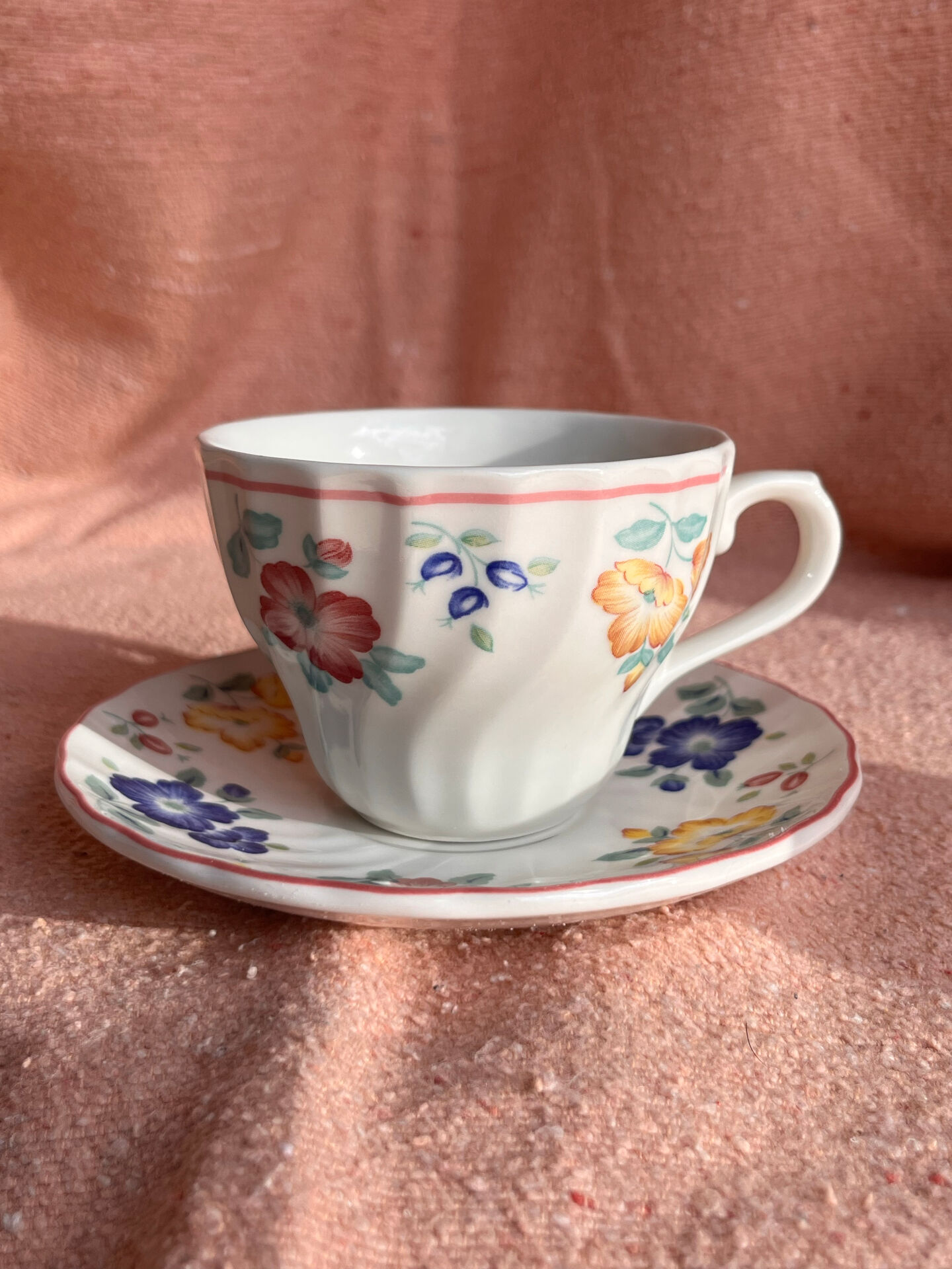 2 cups and saucers Churchill England model "Samba"