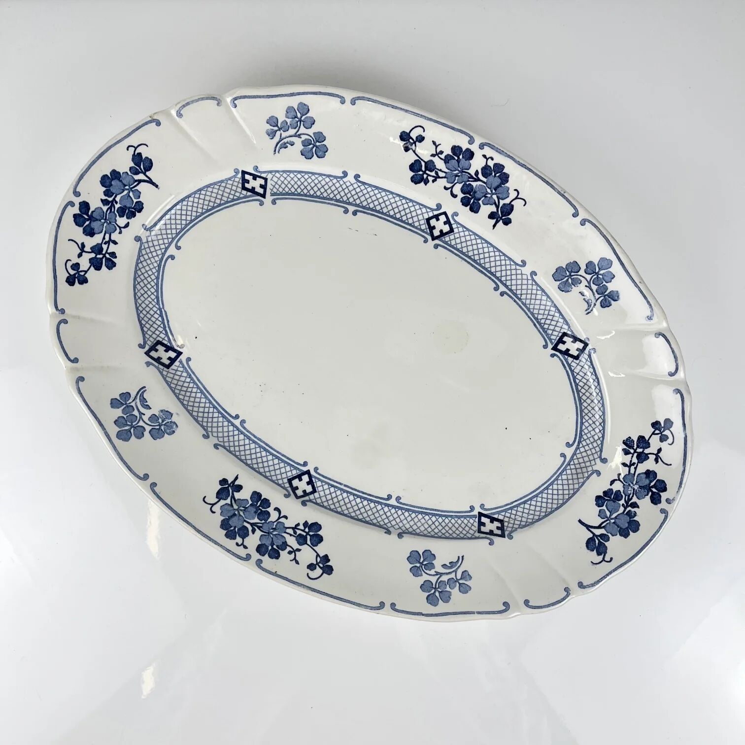 Large oval dish Terre de Fer KG Lunéville, model "Jane", blue, 1890-1915
