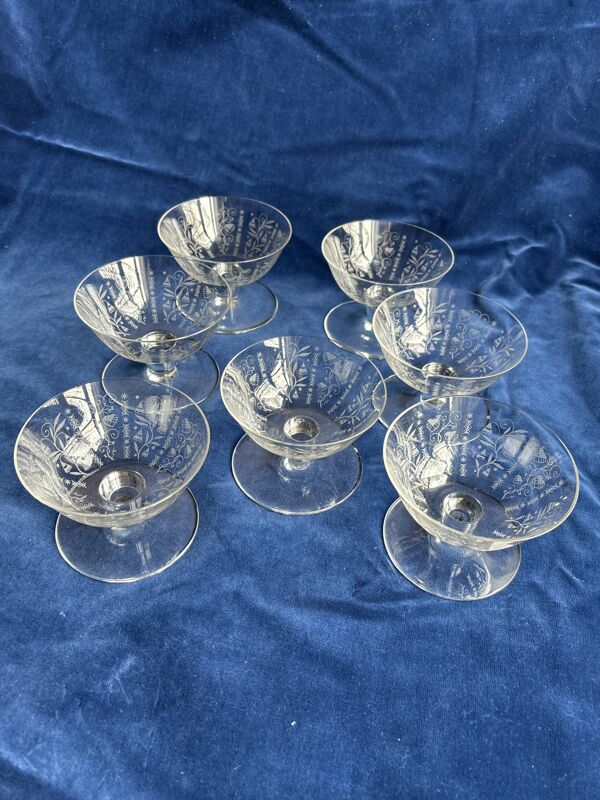 7 coups à champagne en cristal gravé  Baccarat