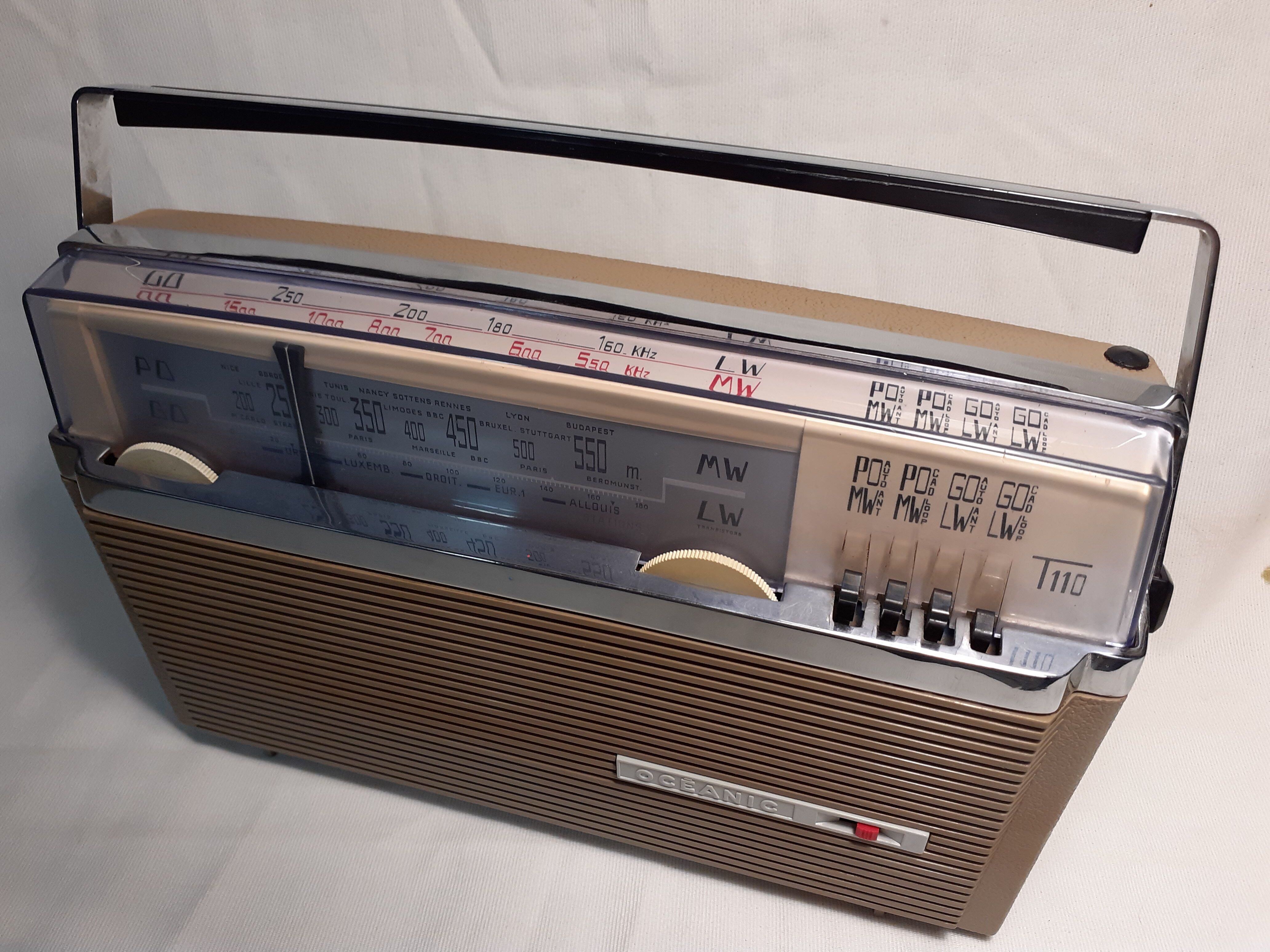 Itt Oceanic portable radio