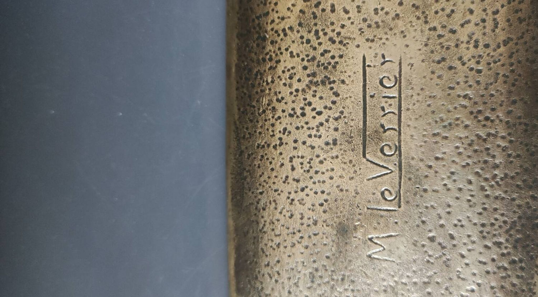 Bronze pocket tray signed Max Le Verrier. Antique scene. Dimensions 15 x 8 cm.