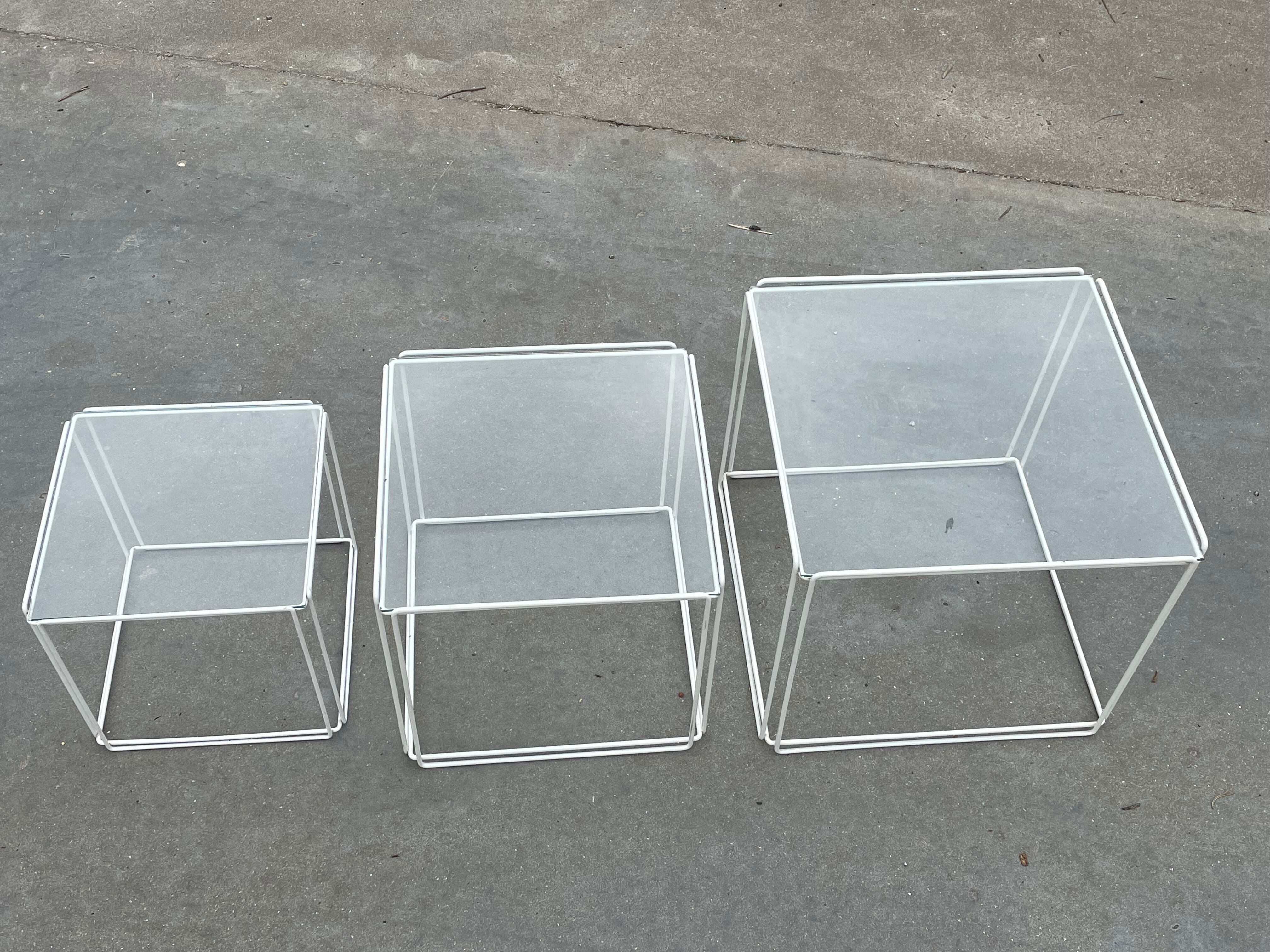 Pull out tables design Max Sauze, édited by Iscocèle