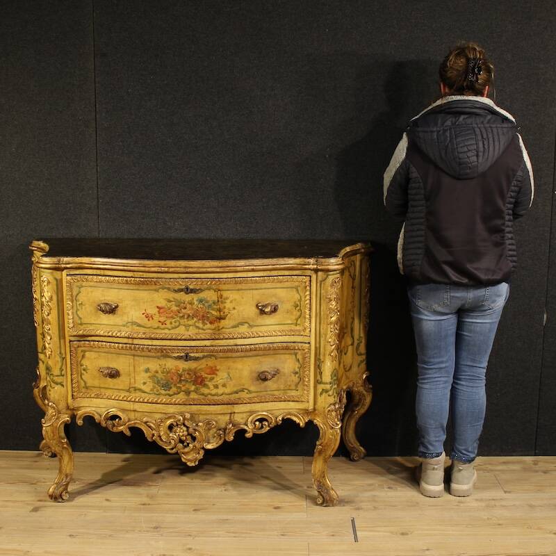 Venetian commode in Baroque style from the 20th century