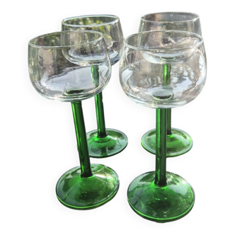 4 verres à pied en verre vert, France années 70