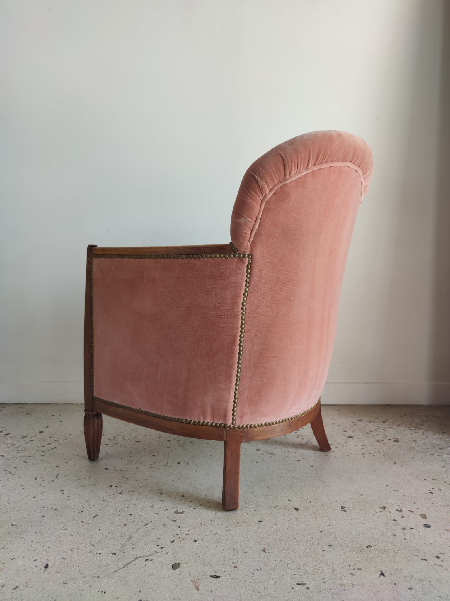 Armchair art deco pink velvet trim