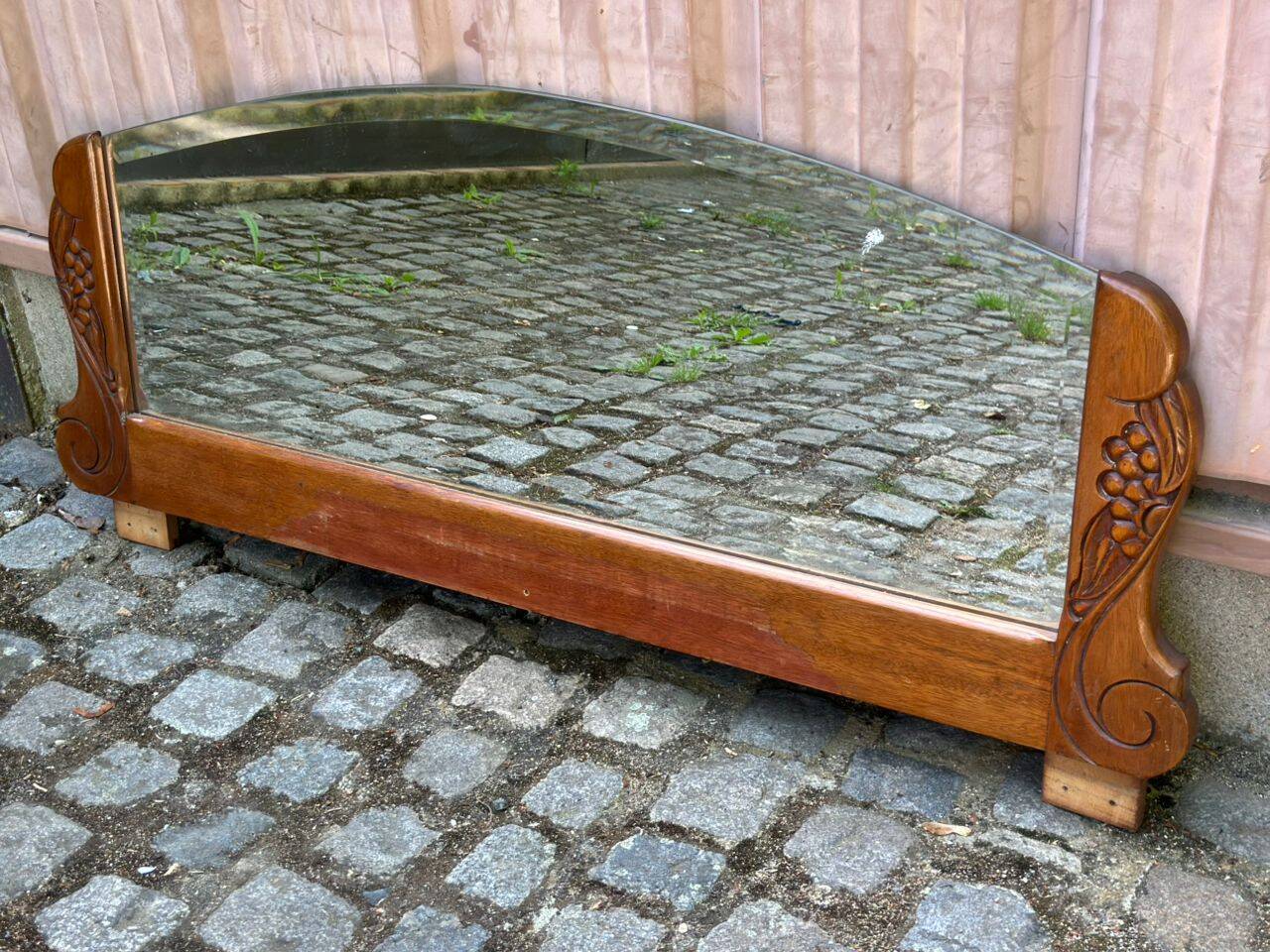 Art Deco concave mirror, arc-shaped, carved in solid wood, 1940, 120cm.