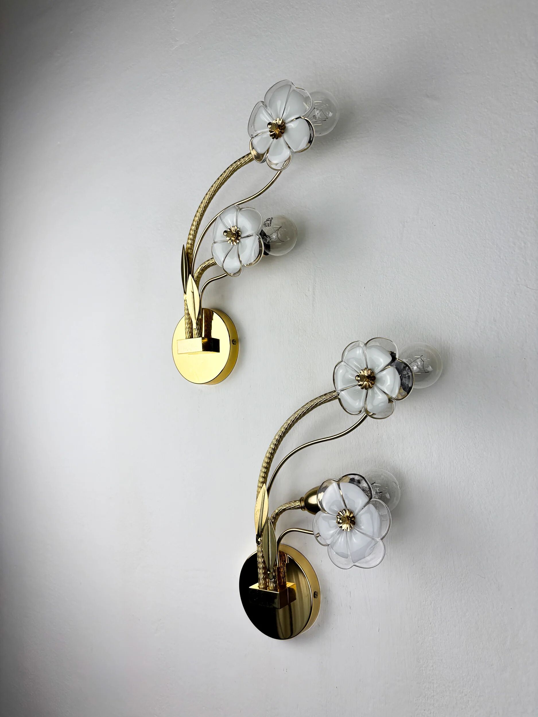 Pair of hibiscus floral sconces, Murano glass, Italy, circa 1970s