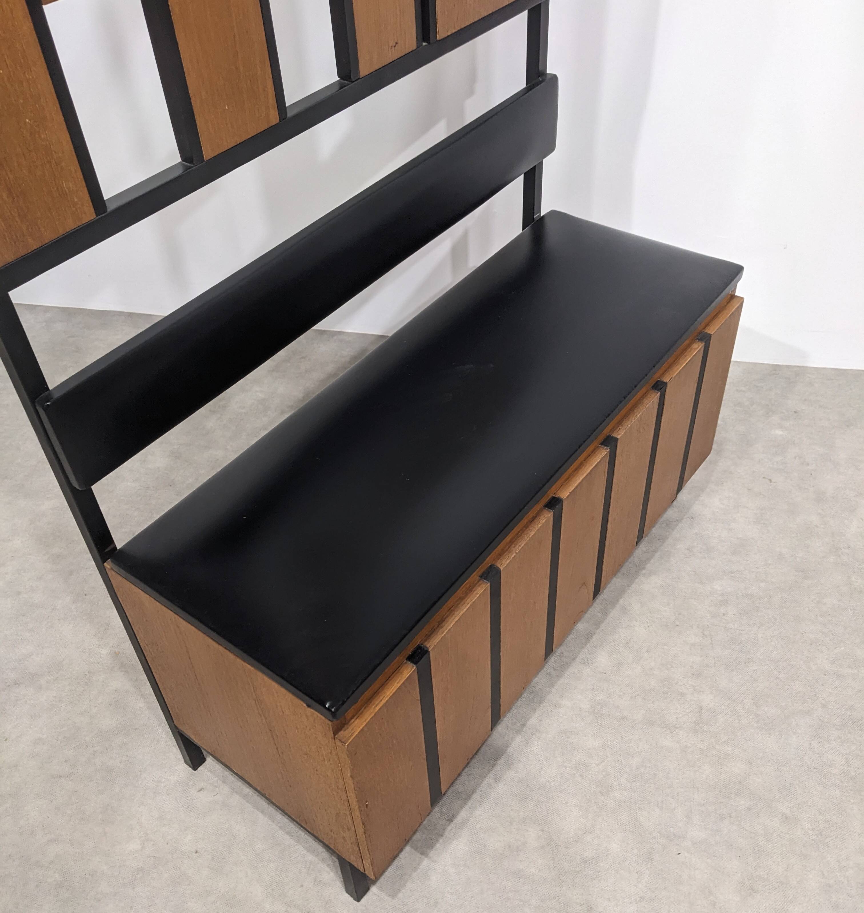 Porte-manteau vintage avec coffre et miroir