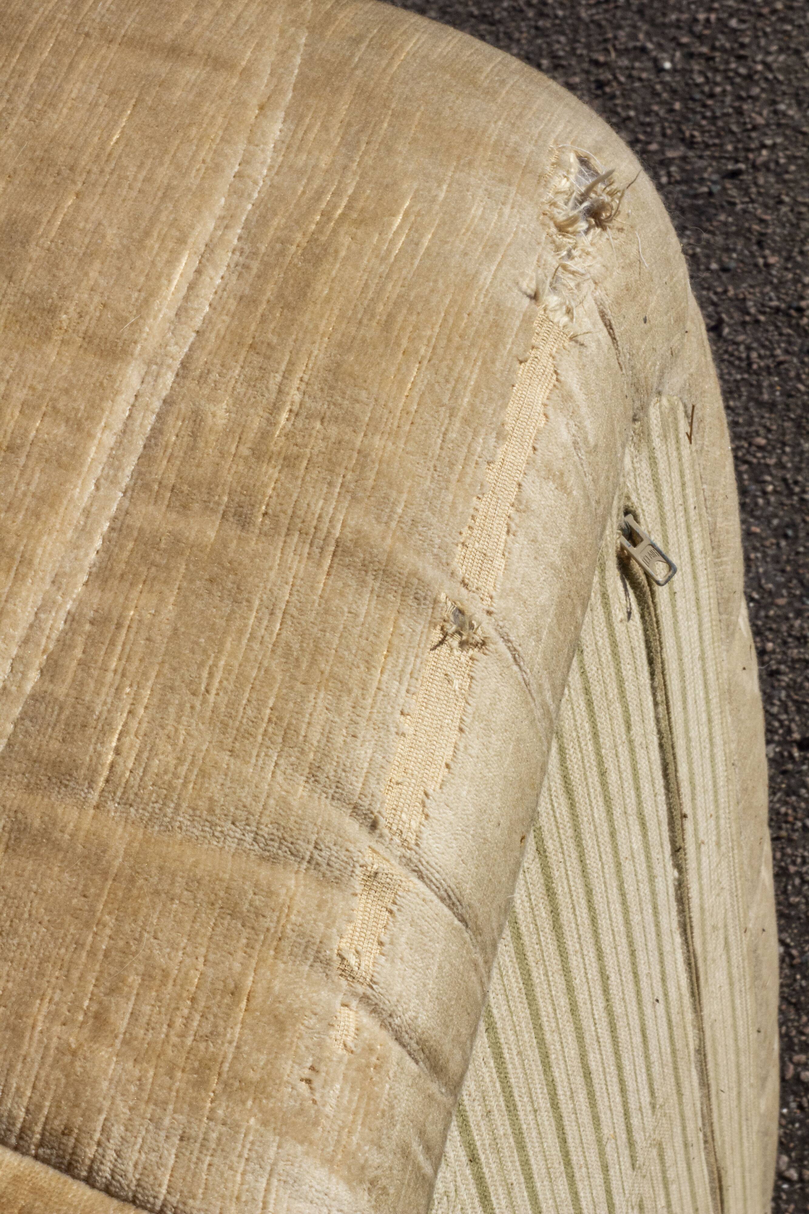 Canapé Togo 4 places en velours beige par Michel Ducaroy, Ligne Roset, 1973