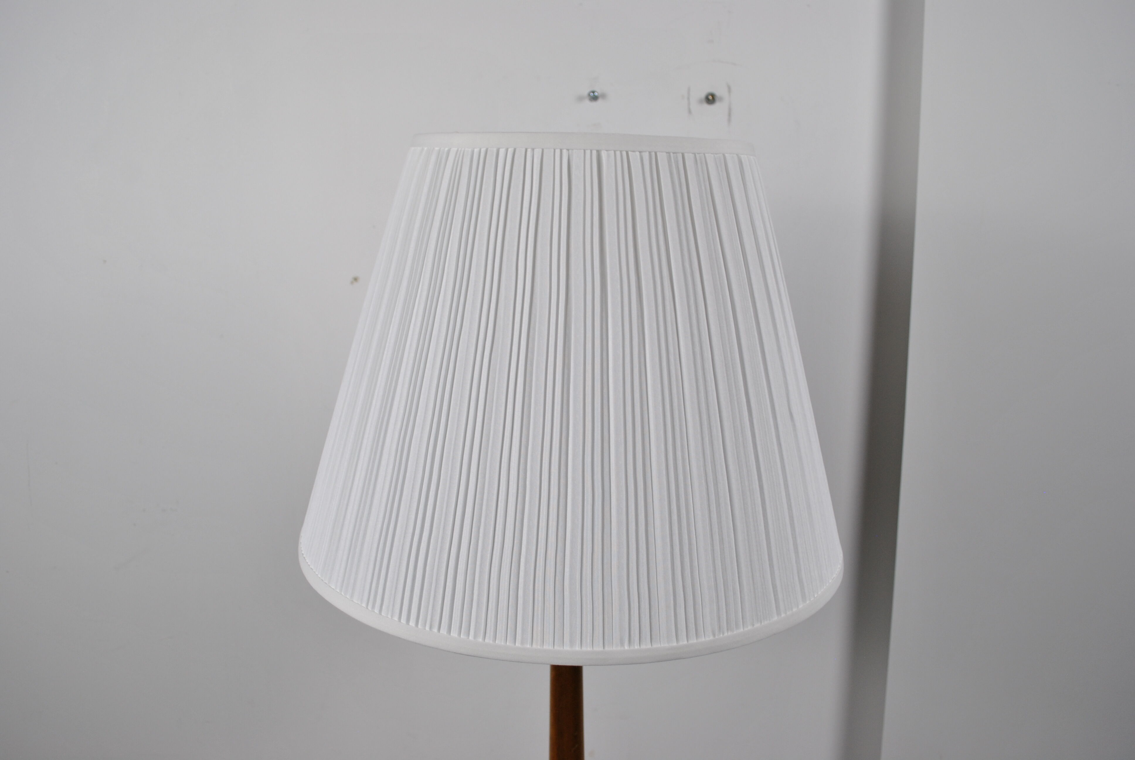 Wood floor lamp 1970
