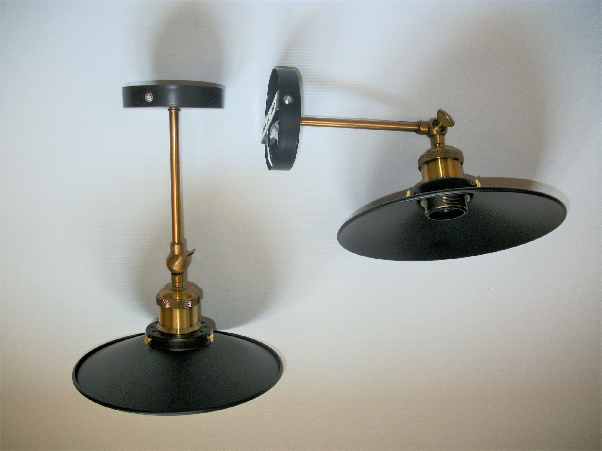 Pair of metal wall lamps in black and gold