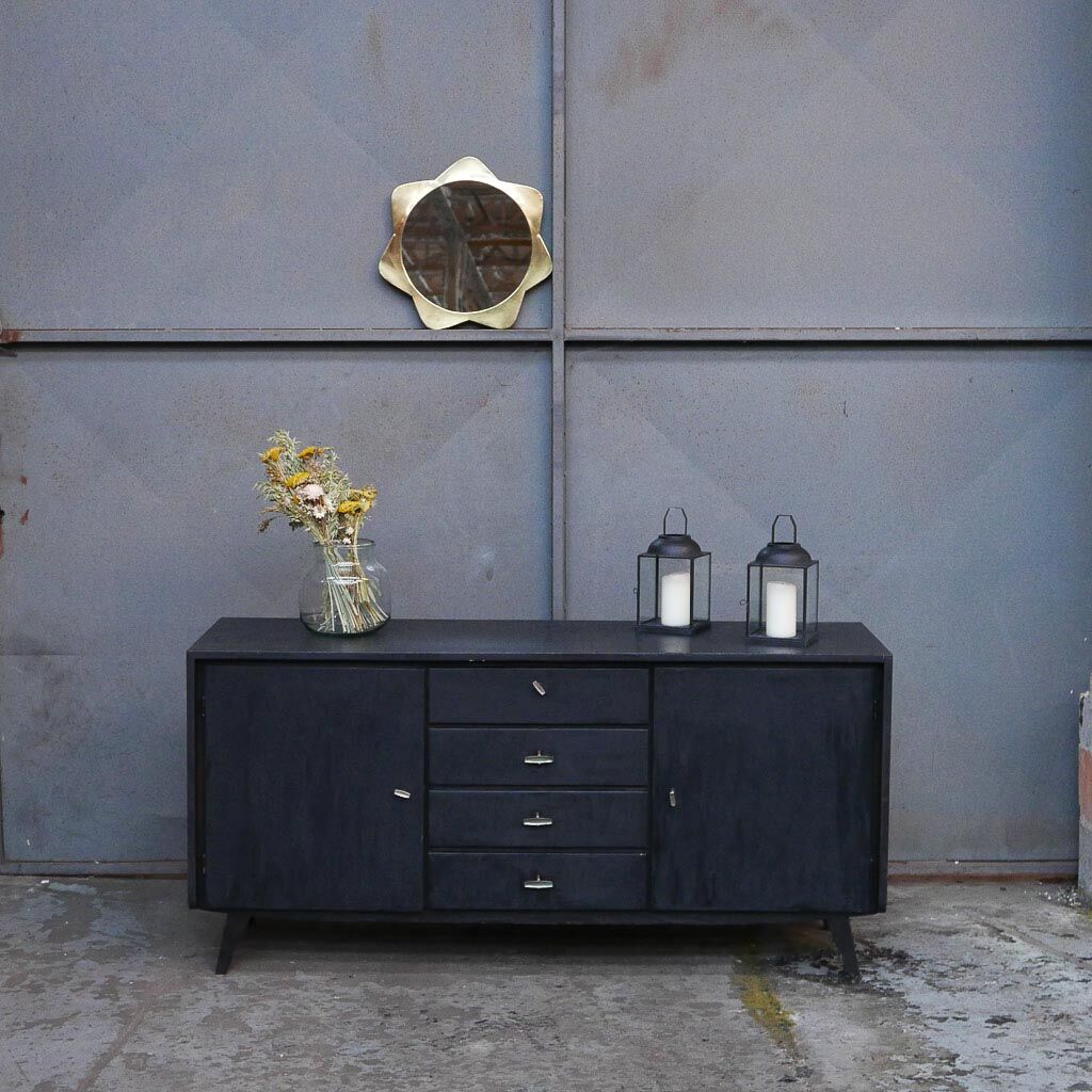 Black sidebaord